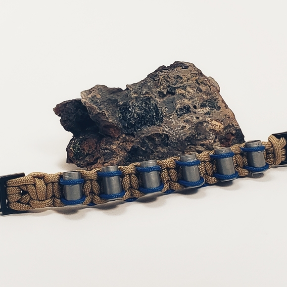 Handmade paracord bracelet - Picture 3 of 3